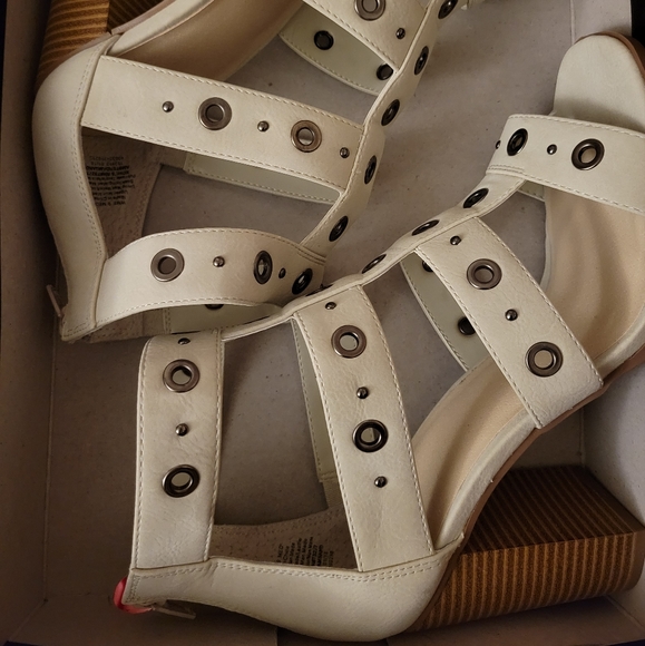 Vera wang booties - Picture 6 of 6